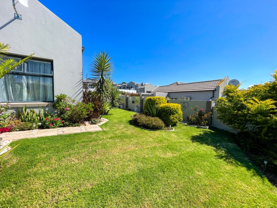 2 Bedroom Property for Sale in Reebok Western Cape